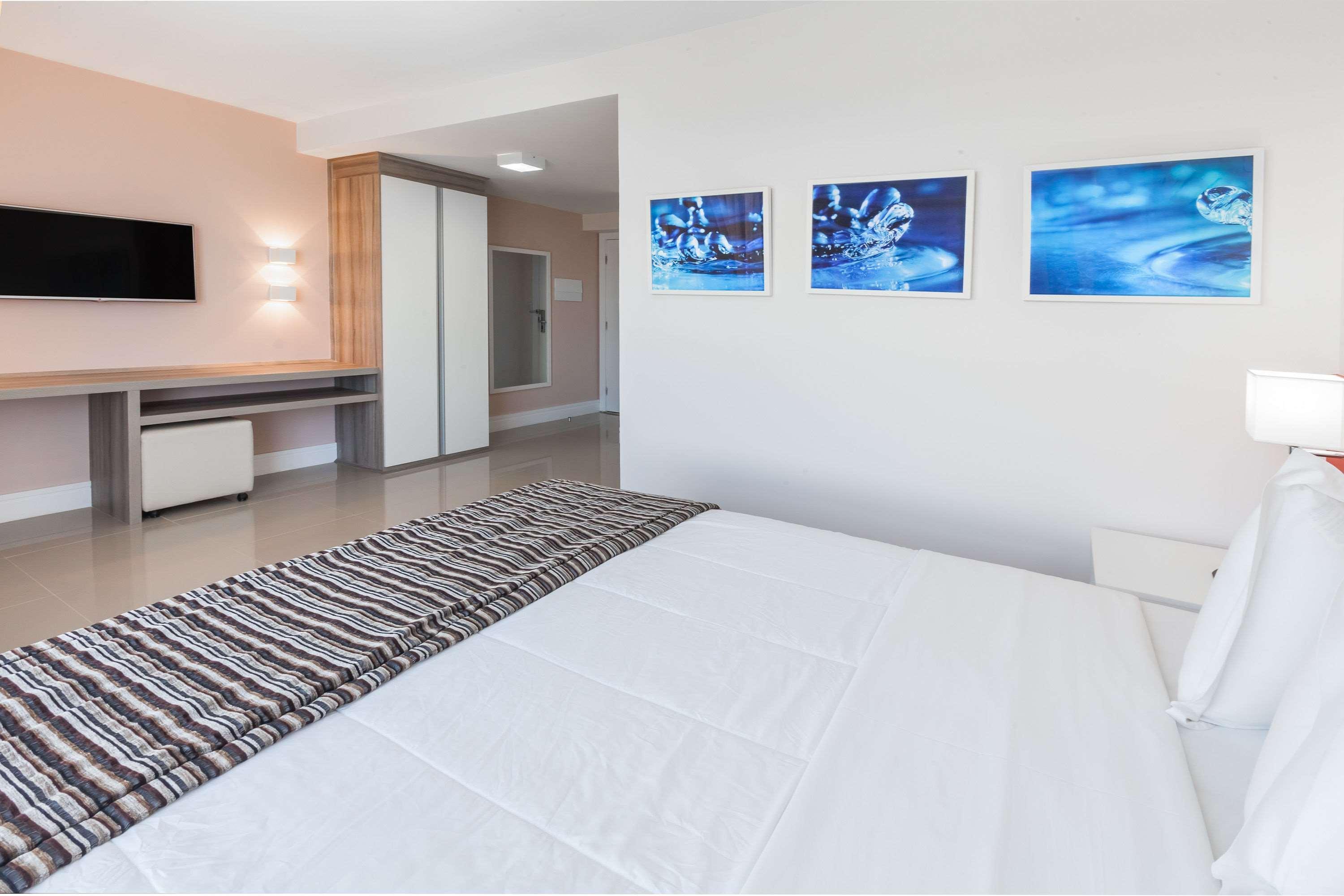 Ramada Hotel & Suites Campos Pelinca Кампус-дус-Гойтаказис Экстерьер фото