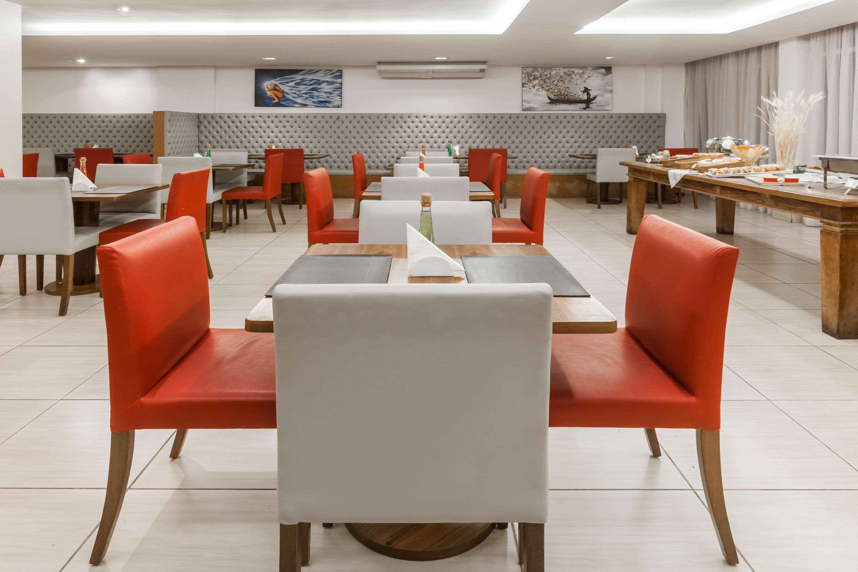 Ramada Hotel & Suites Campos Pelinca Кампус-дус-Гойтаказис Экстерьер фото