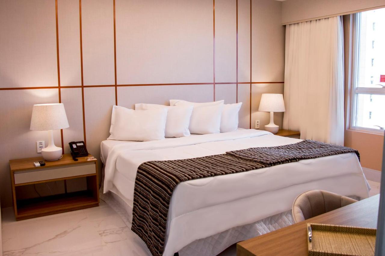 Ramada Hotel & Suites Campos Pelinca Кампус-дус-Гойтаказис Экстерьер фото