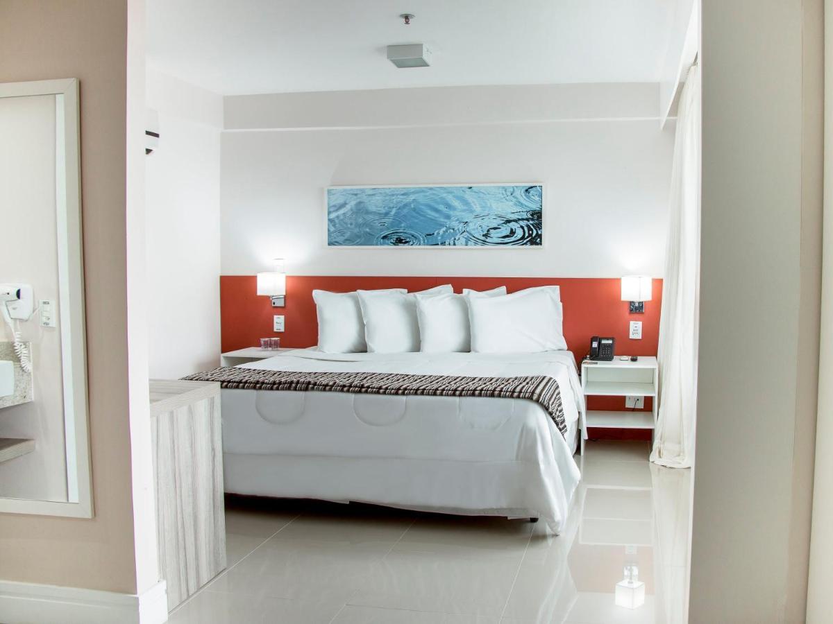Ramada Hotel & Suites Campos Pelinca Кампус-дус-Гойтаказис Экстерьер фото